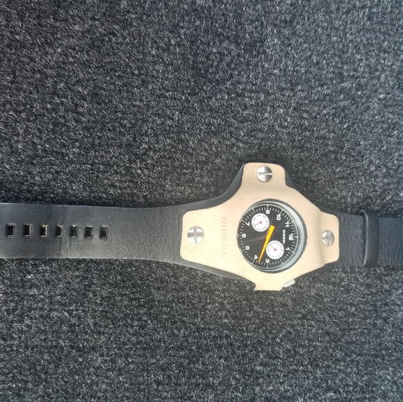 ***SOLD*** DIESEL Watch DZ-7040 [Like new; needs new battery] - Picture 12 of 13